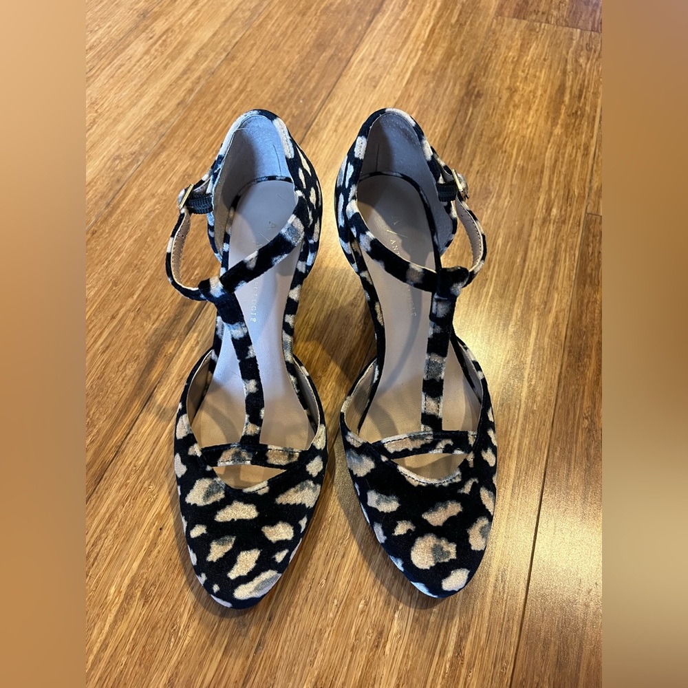 Anthropologie Blue and Gold/Tan Abstract Velvet Heels - Picture 2 of 8